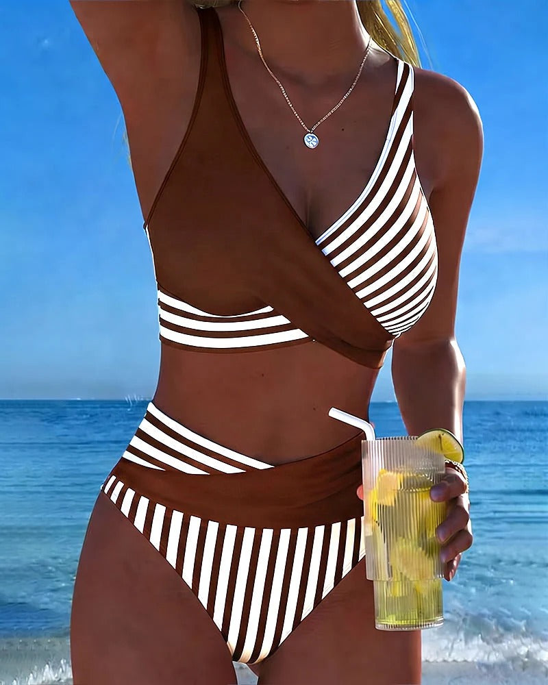 Marina Bold™ | Bikini de Rayas con Escote en V Cruzado