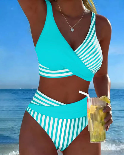 Marina Bold™ | Bikini de Rayas con Escote en V Cruzado