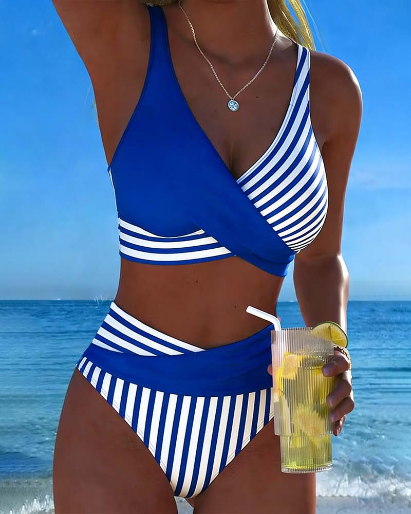 Marina Bold™ | Bikini de Rayas con Escote en V Cruzado