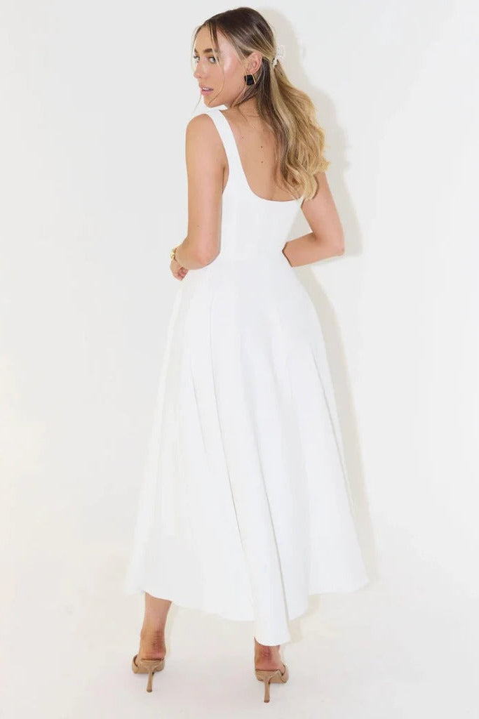 Aura Grace™ | Vestido de Cintura Marcada y Vuelo